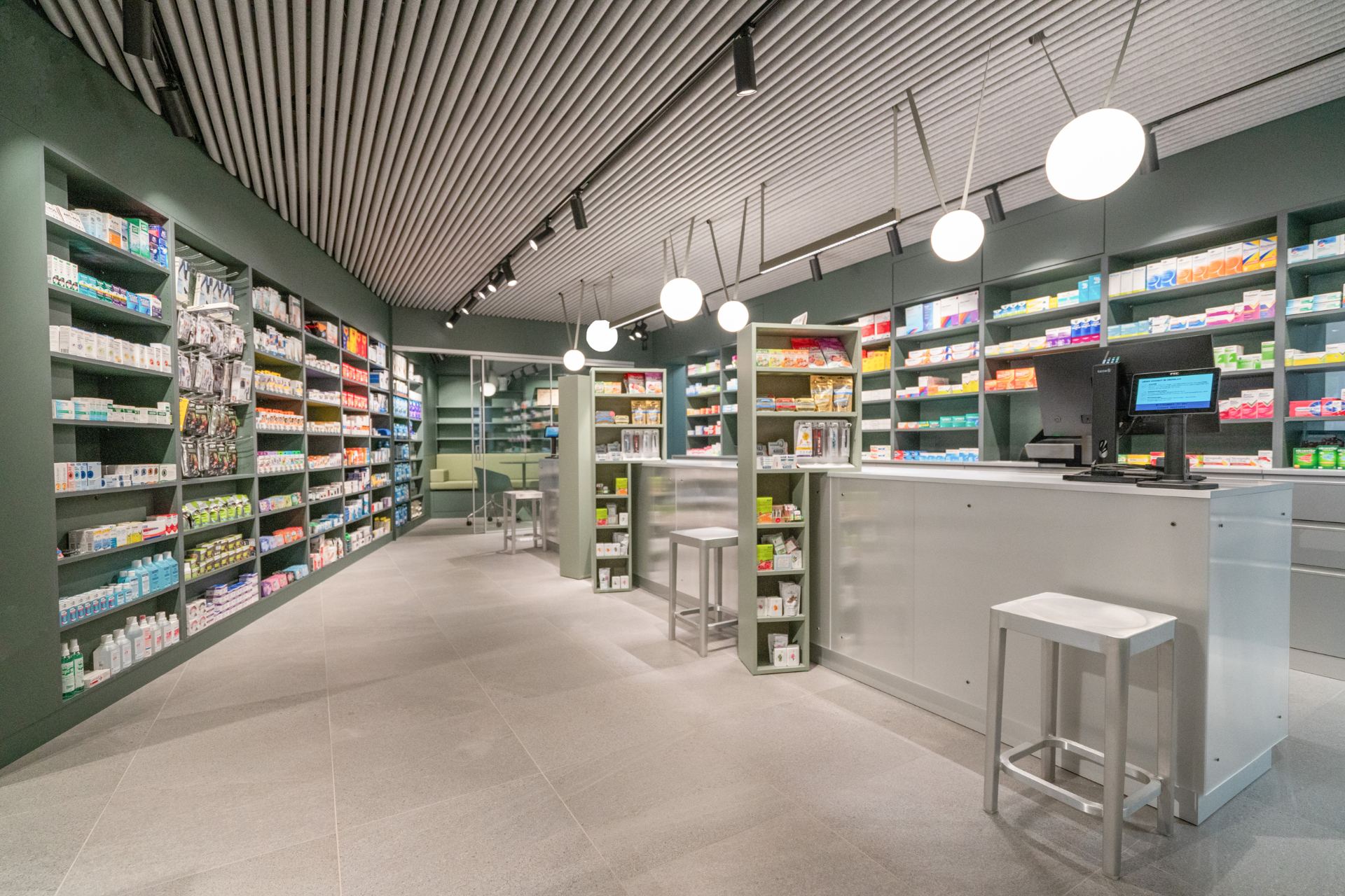 Referenzprojekt: Löwen-Apotheke Frick – Gebäudeüberwachung mit Einbruchschutz und Videoüberwachung.